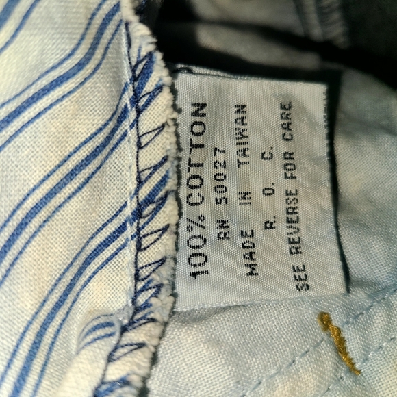 Vintage High Rise Jeans with Tapered Legs and Relaxed Fit - Picture 8 of 9